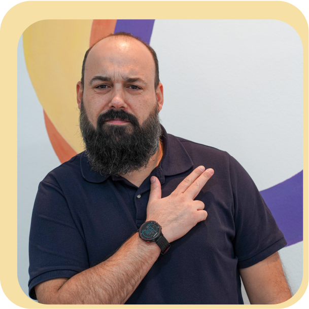 <span style="color: #ff8300;">E</span>duardo White